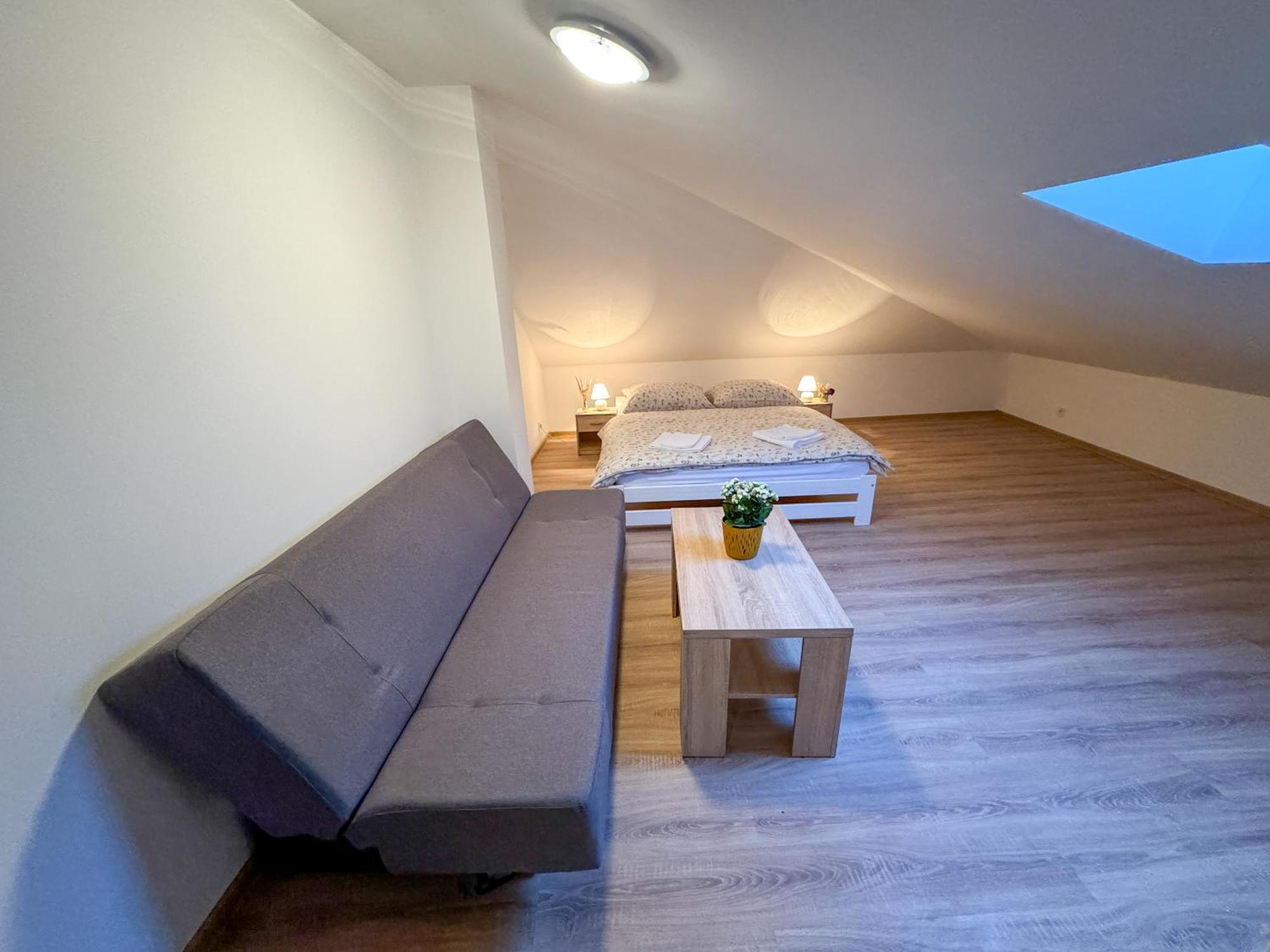 Apartment U Cerneho Orla Karlovy Vary Exterior photo
